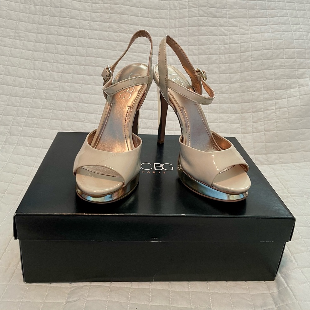 BCBG PATENT LEATHER HEELS